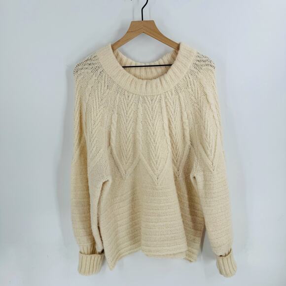 Universal Thread Sweaters - Universal Thread Cream Crew Neck Sweater